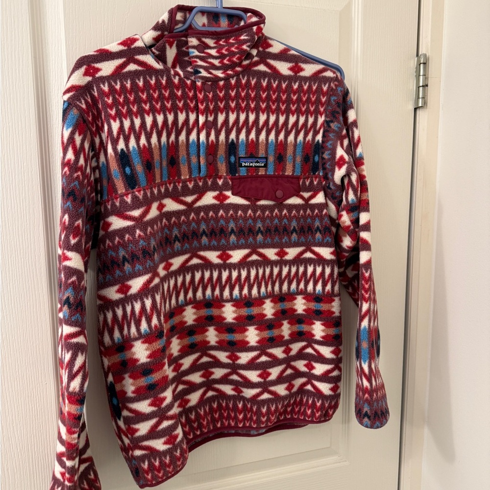 Patagonia synchilla Burgundy and White Geometric Fleece